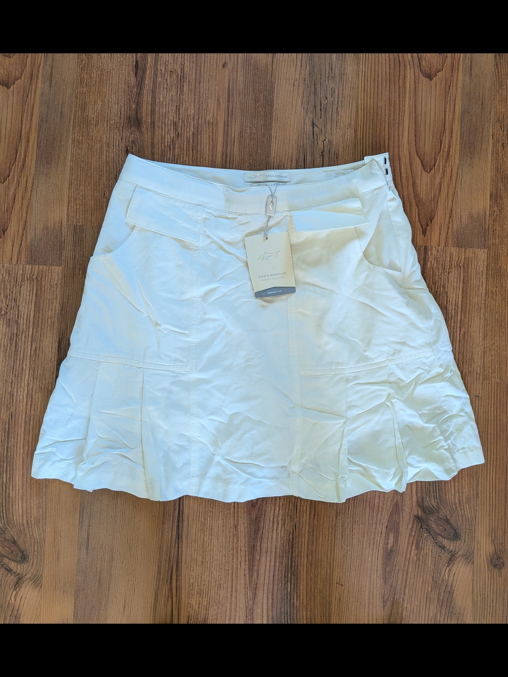BNWT Greg Norman Collection White A-Line Golf Skort with Pleated Hem